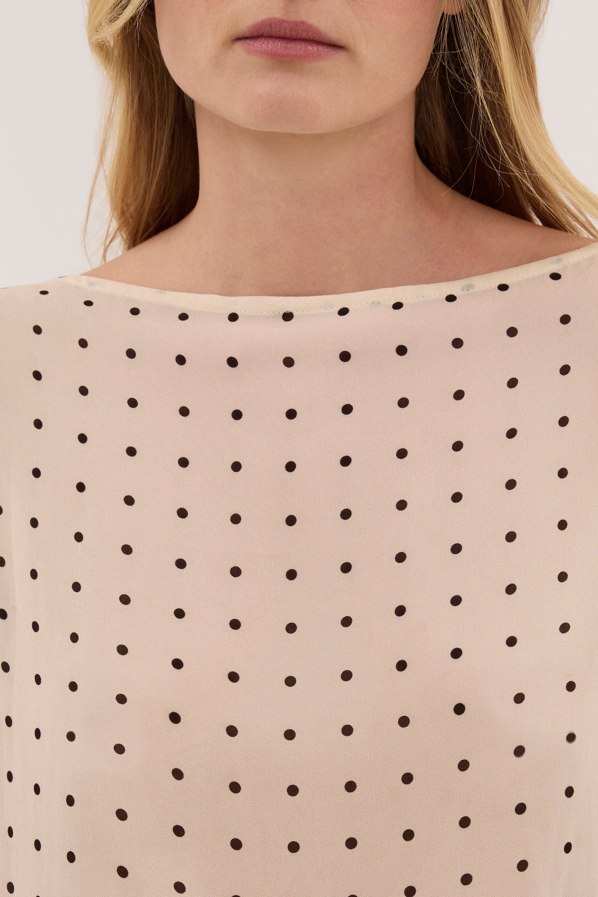 VANESSA SANDSTONE SPOT PRINT TEE