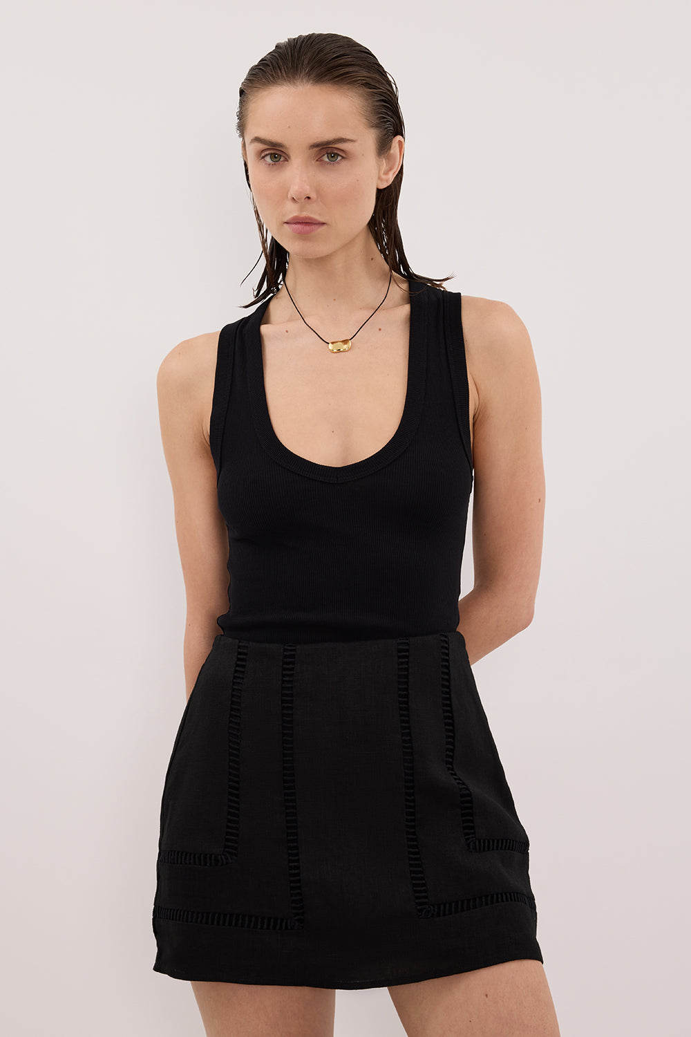 LINDSAY BLACK LINEN SKORT