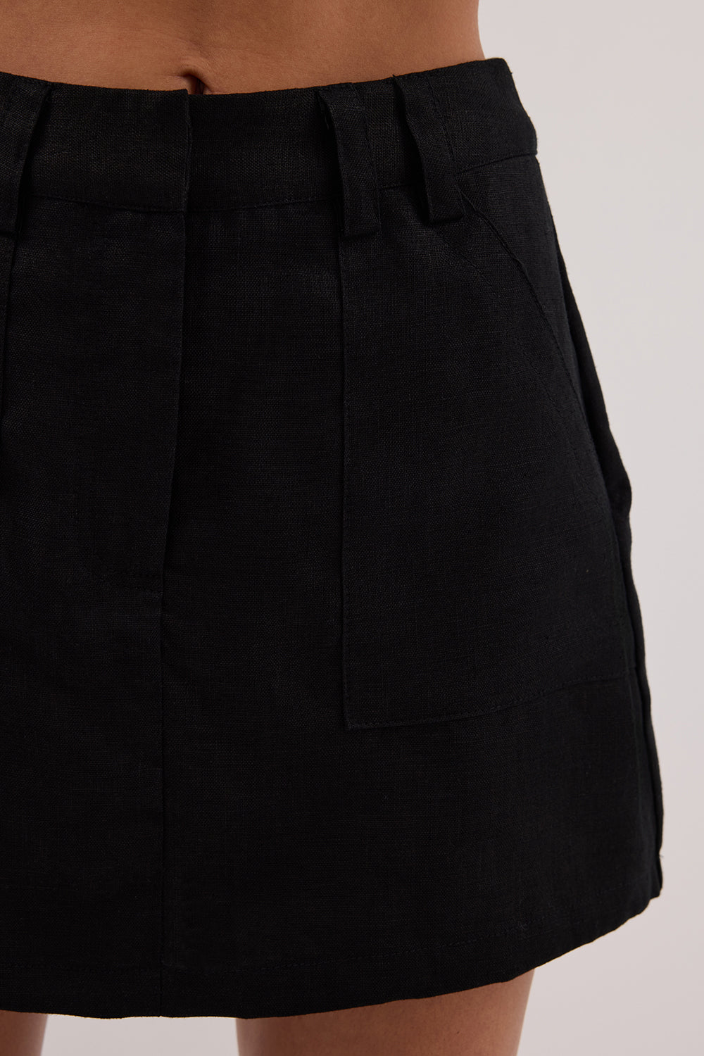 EVA BLACK LINEN SKORT