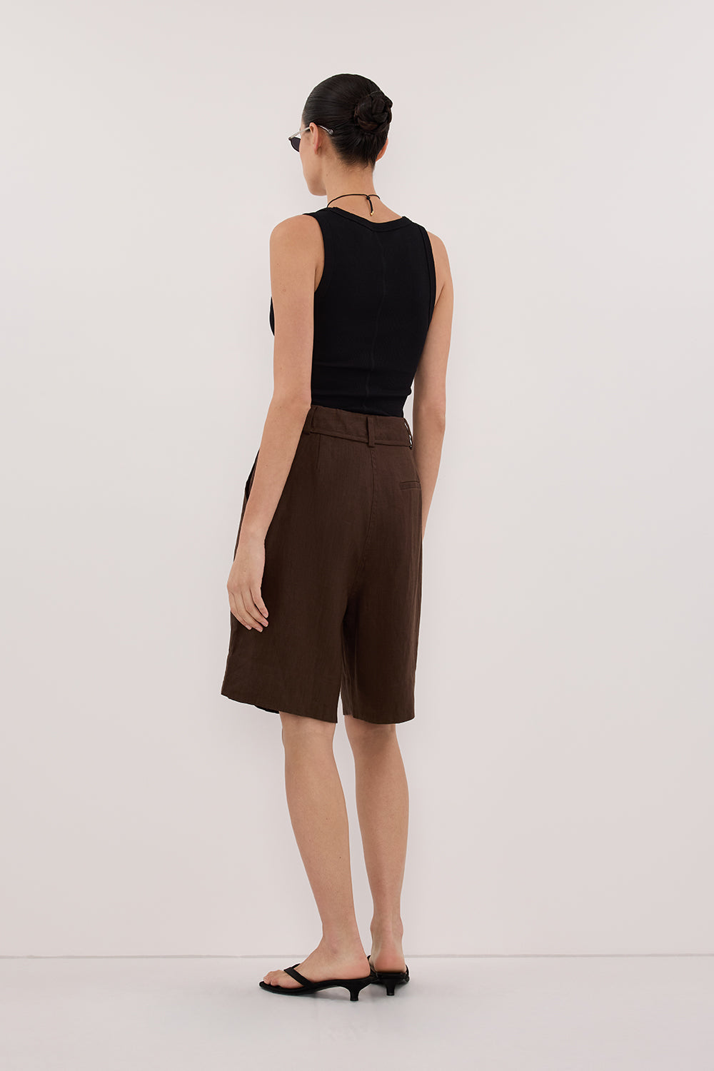 KAYLA BITTER CHOC LINEN BERMUDA SHORT