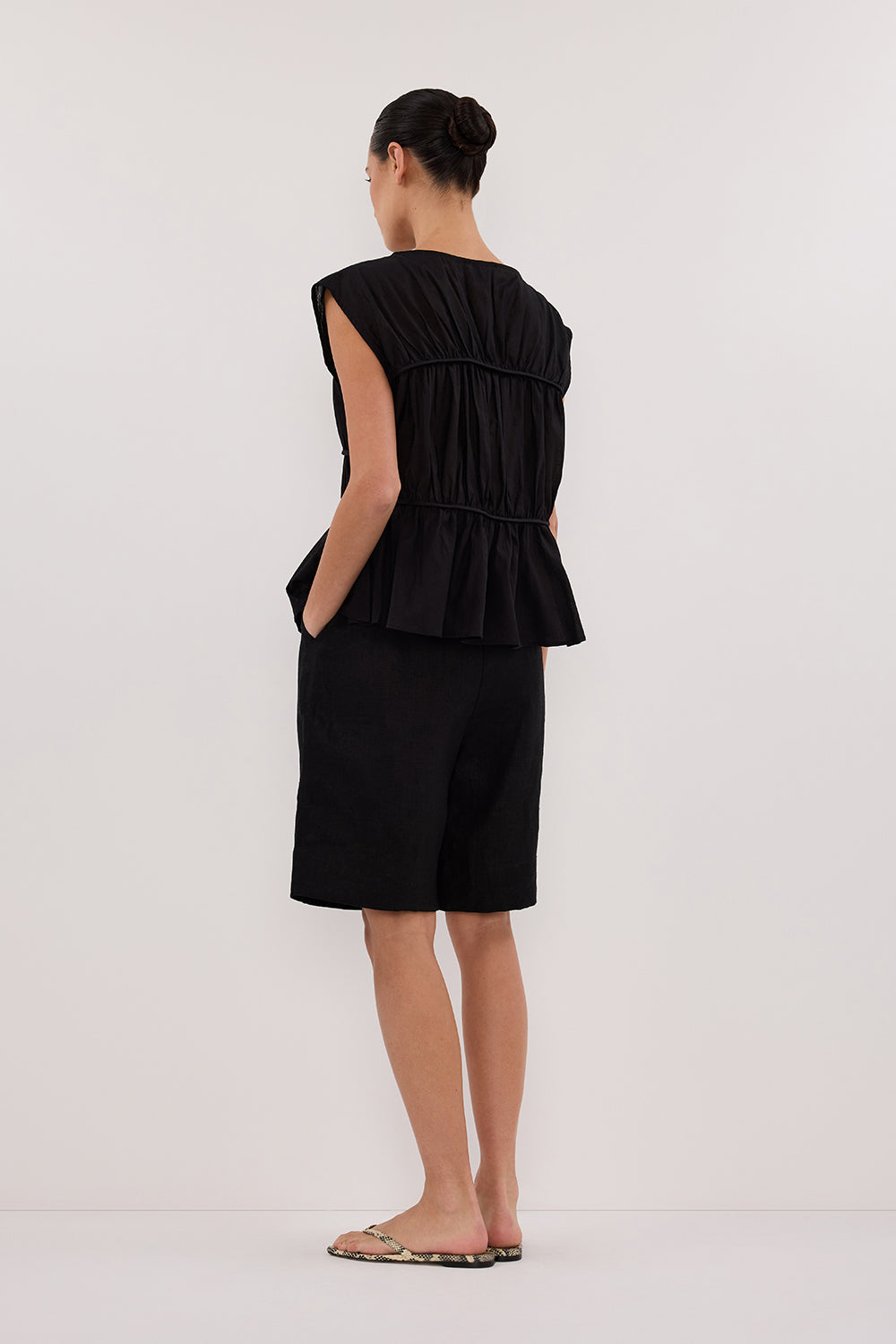 KAYLA BLACK LINEN BERMUDA SHORT