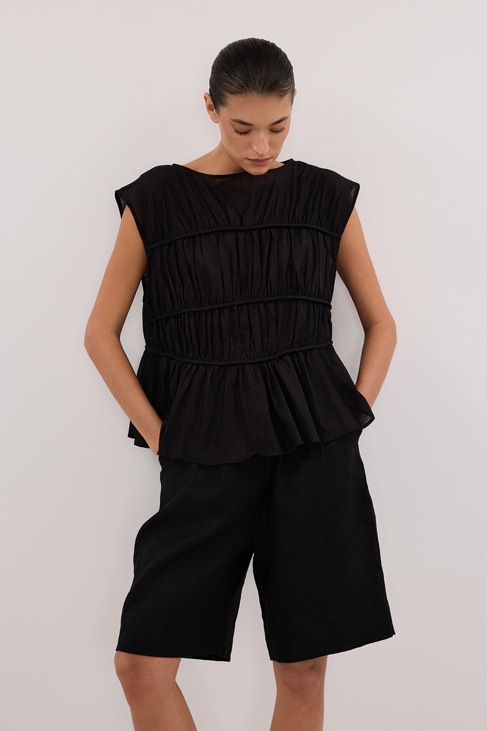 KAYLA BLACK LINEN BERMUDA SHORT