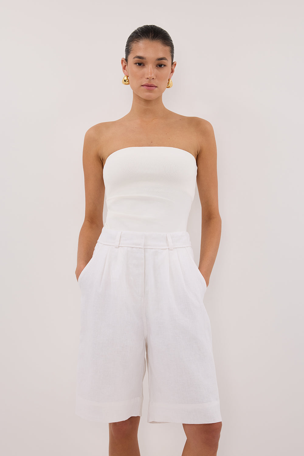KAYLA WHITE LINEN BERMUDA SHORT KAYLA WHITE LINEN BERMUDA SHORT
