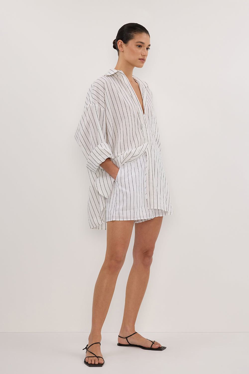 OLLIE WHITE STRIPE SHORT