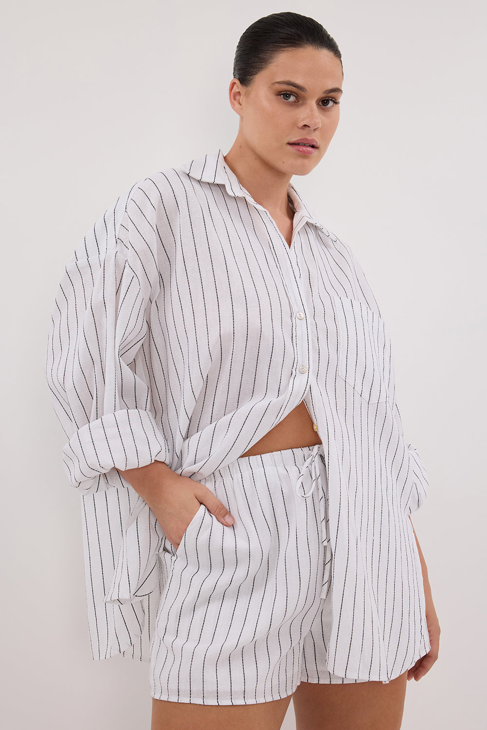 OLLIE WHITE STRIPE SHORT