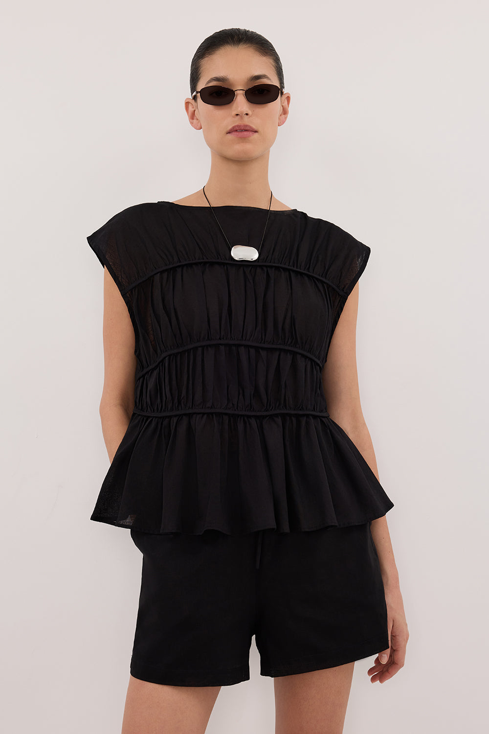 QUINN BLACK LINEN SHORT