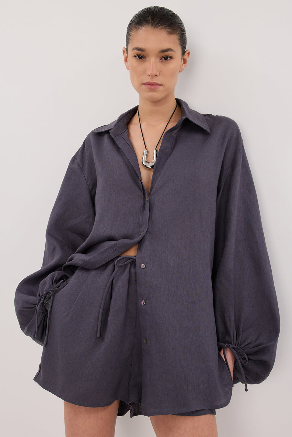 CARLA WASHED INDIGO LINEN SHORT