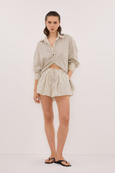 Stas wearing SABLE CREAM SILK BLEND SHORT