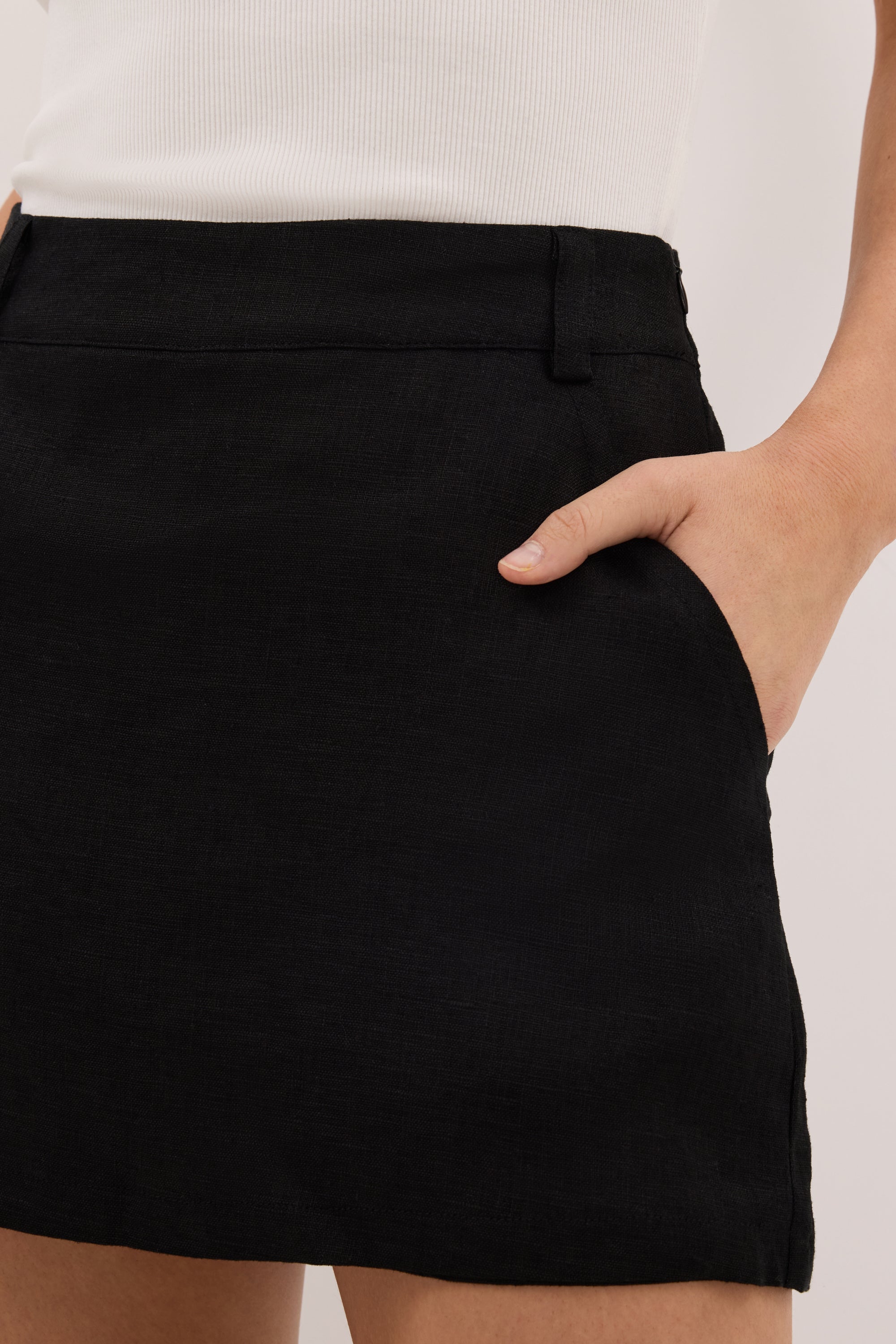 EVIE BLACK LINEN SKORT