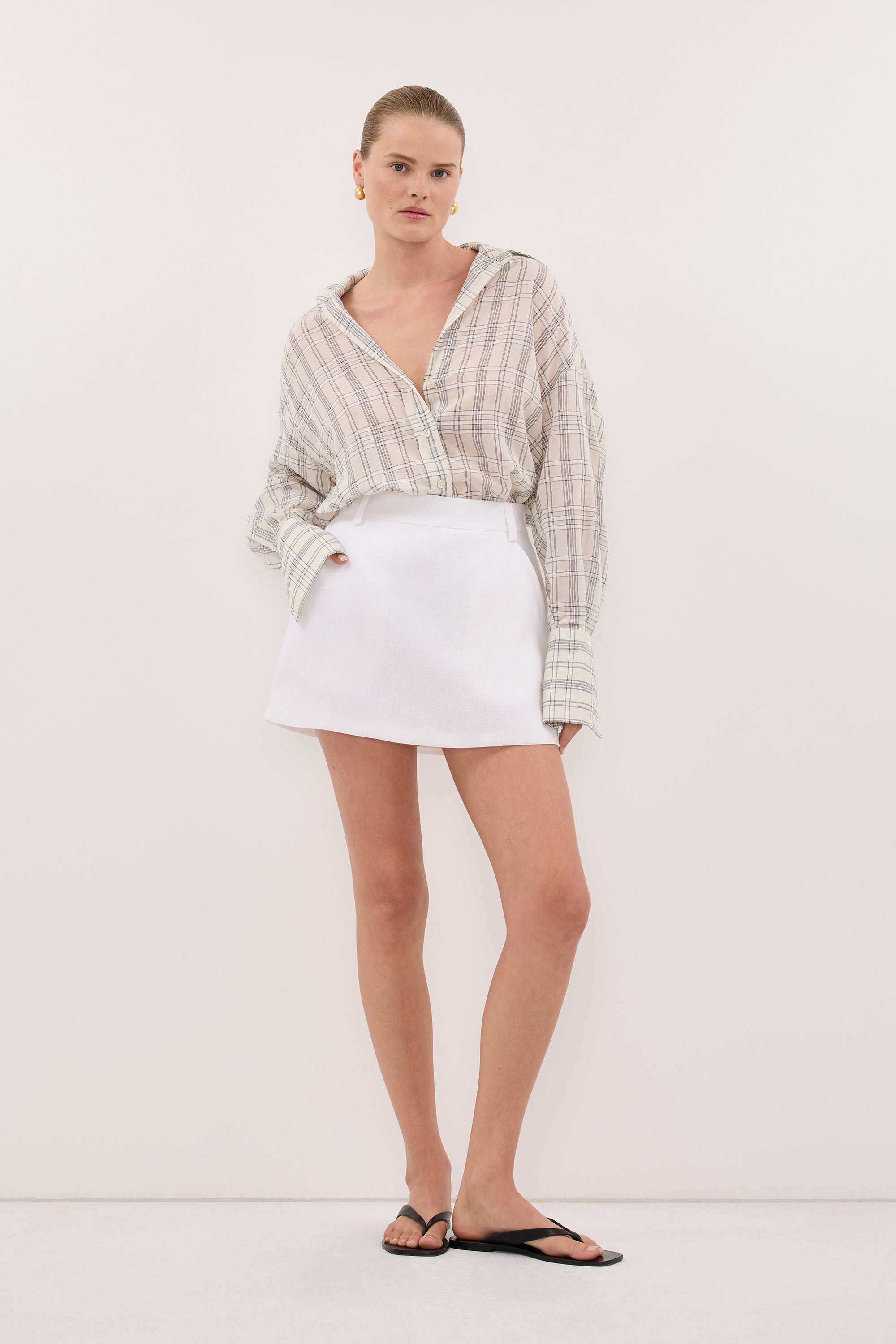 EVIE WHITE LINEN SKORT