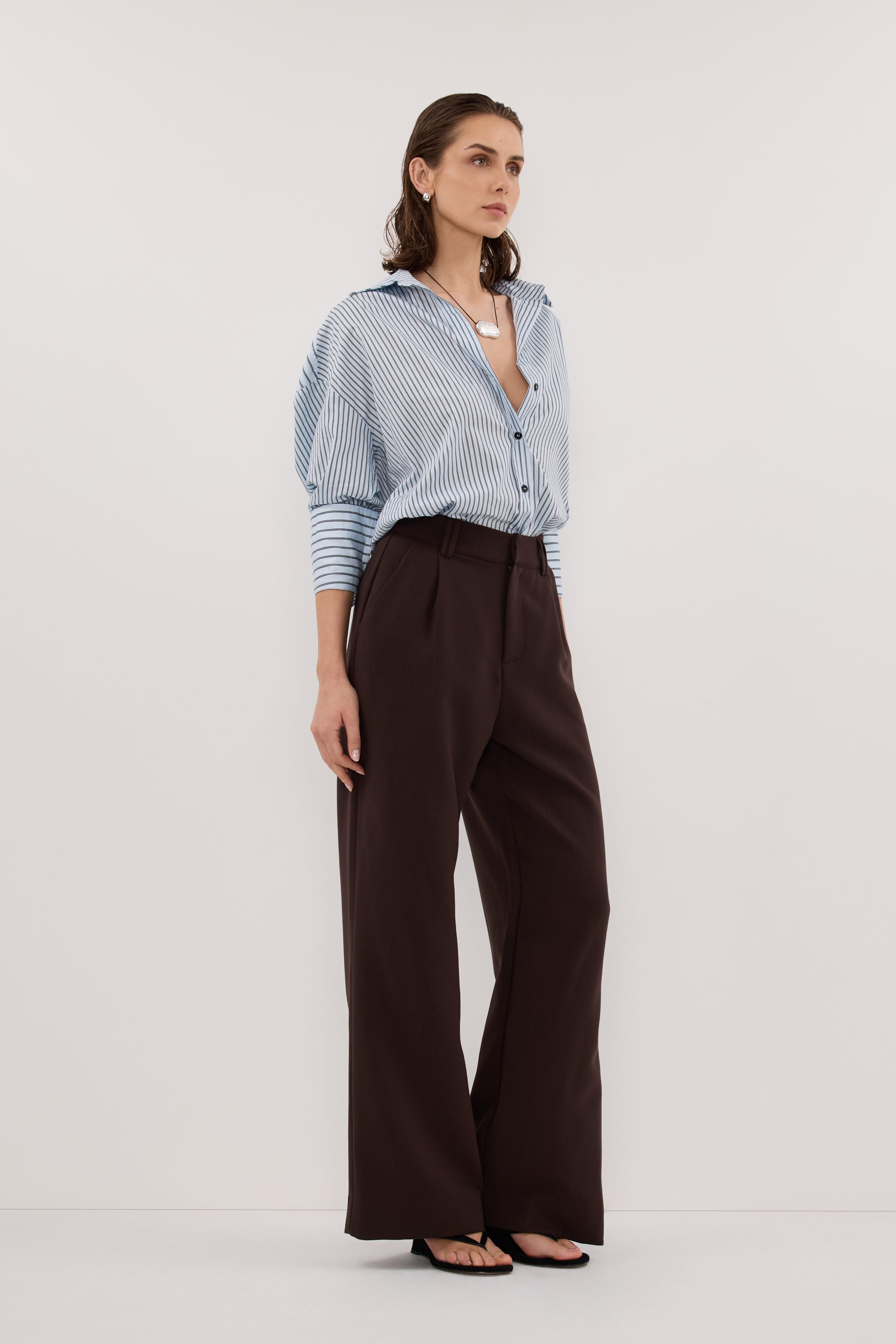 【deres】Bridget 半袖ブラウスchocolate ELLE DARK CHOCOLATE PANT – DISSH