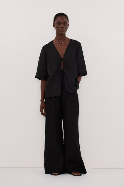 Maguette wearing HOLDEN BLACK LINEN PANT