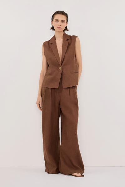 Stas wearing HOLDEN FONDANT LINEN PANT