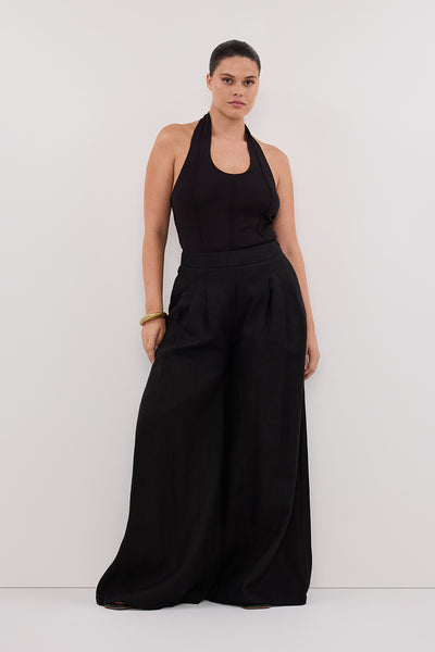 Jasmine wearing CODY BLACK WIDE LINEN PANT