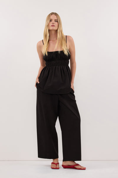 Zoe wearing ZAHARA BLACK POPLIN PANT