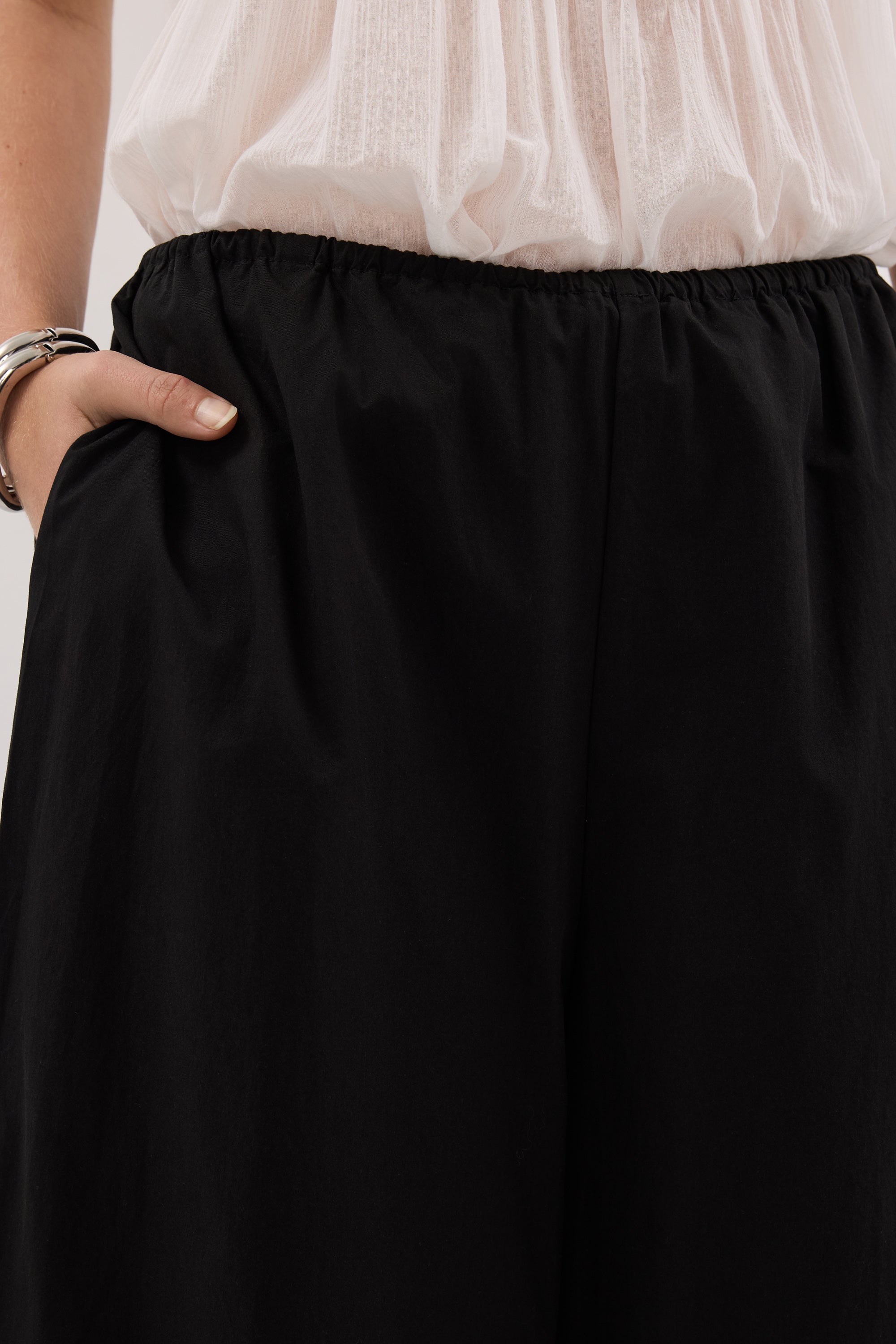 OLIVRA BLACK COTTON CROPPED PANT