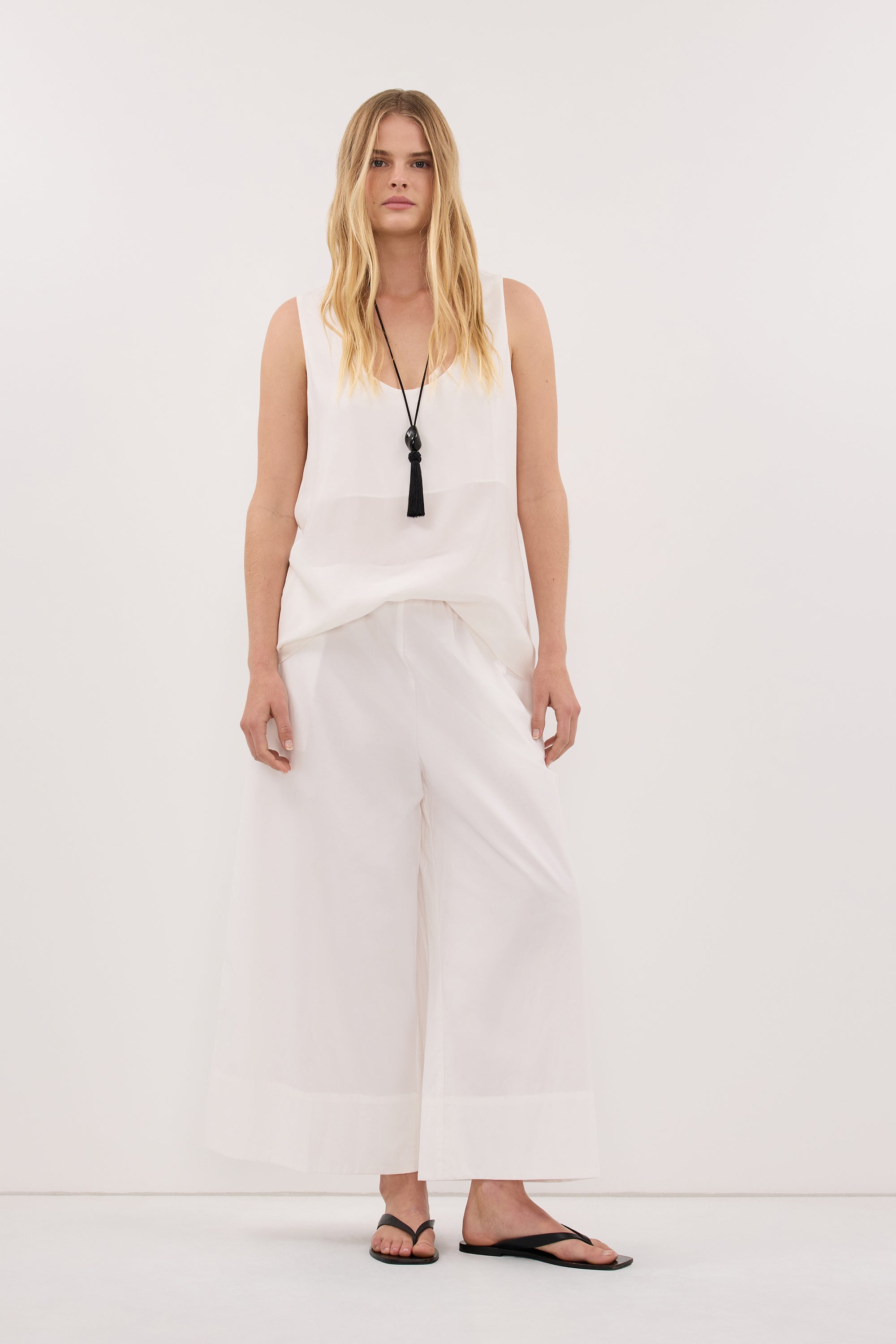 OLIVRA WHITE COTTON CROPPED PANT
