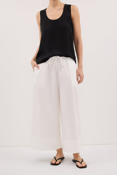Stas wearing OLIVRA WHITE COTTON CROPPED PANT