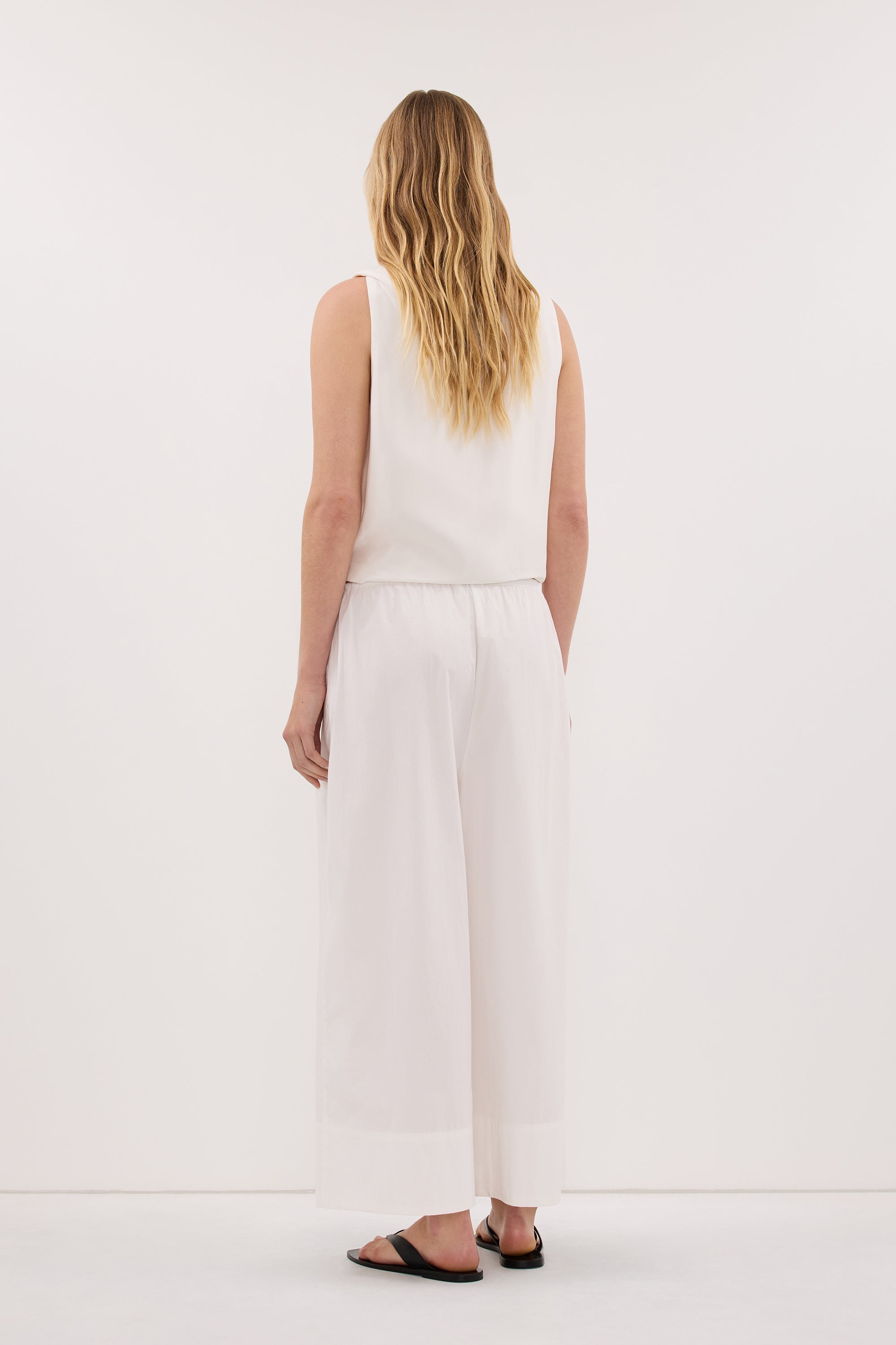 OLIVRA WHITE COTTON CROPPED PANT