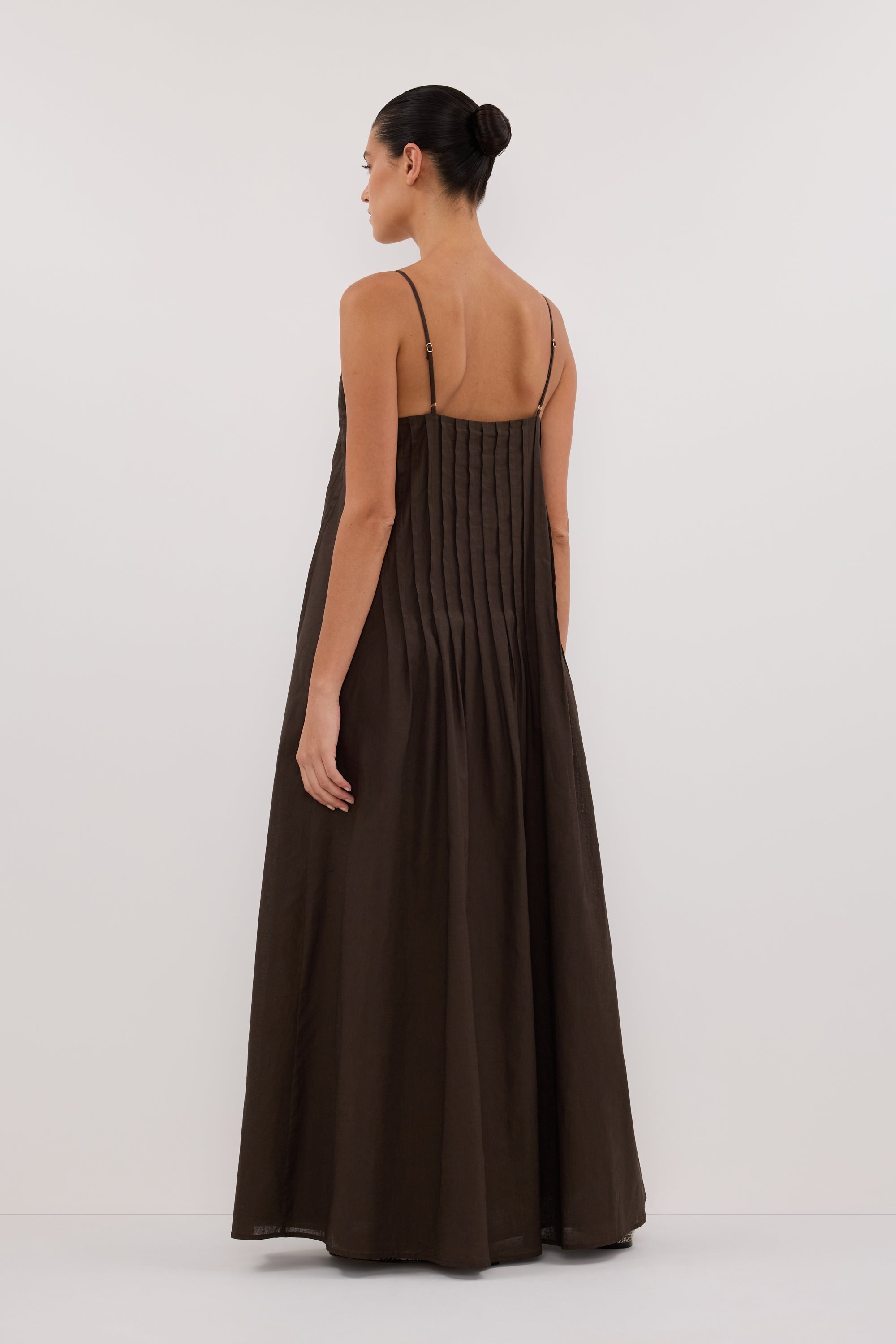 dissh chocolate linen dress IT'S HERE. Shop 20% OFF the Remi Chocolate Linen Midi Dress online NOW!