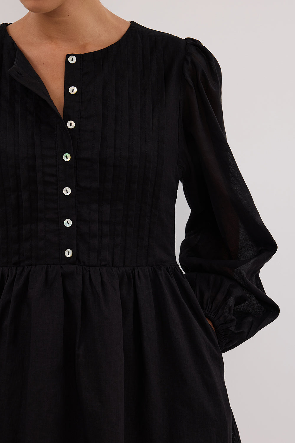 LARS BLACK BUTTON SLEEEVED MINI