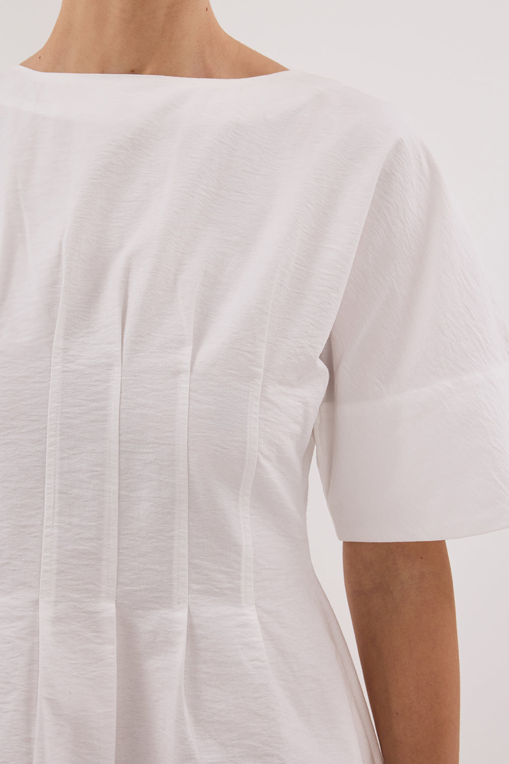 DAPHNE WHITE SLEEVED MINI DRESS