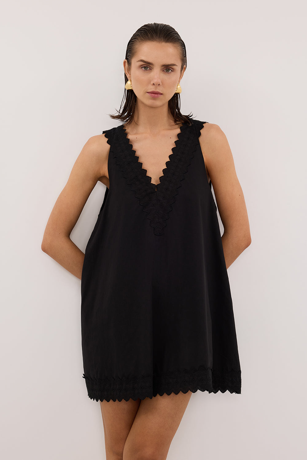 ANNABEL BLACK SLEEVELESS V NECK MINI DRESS
