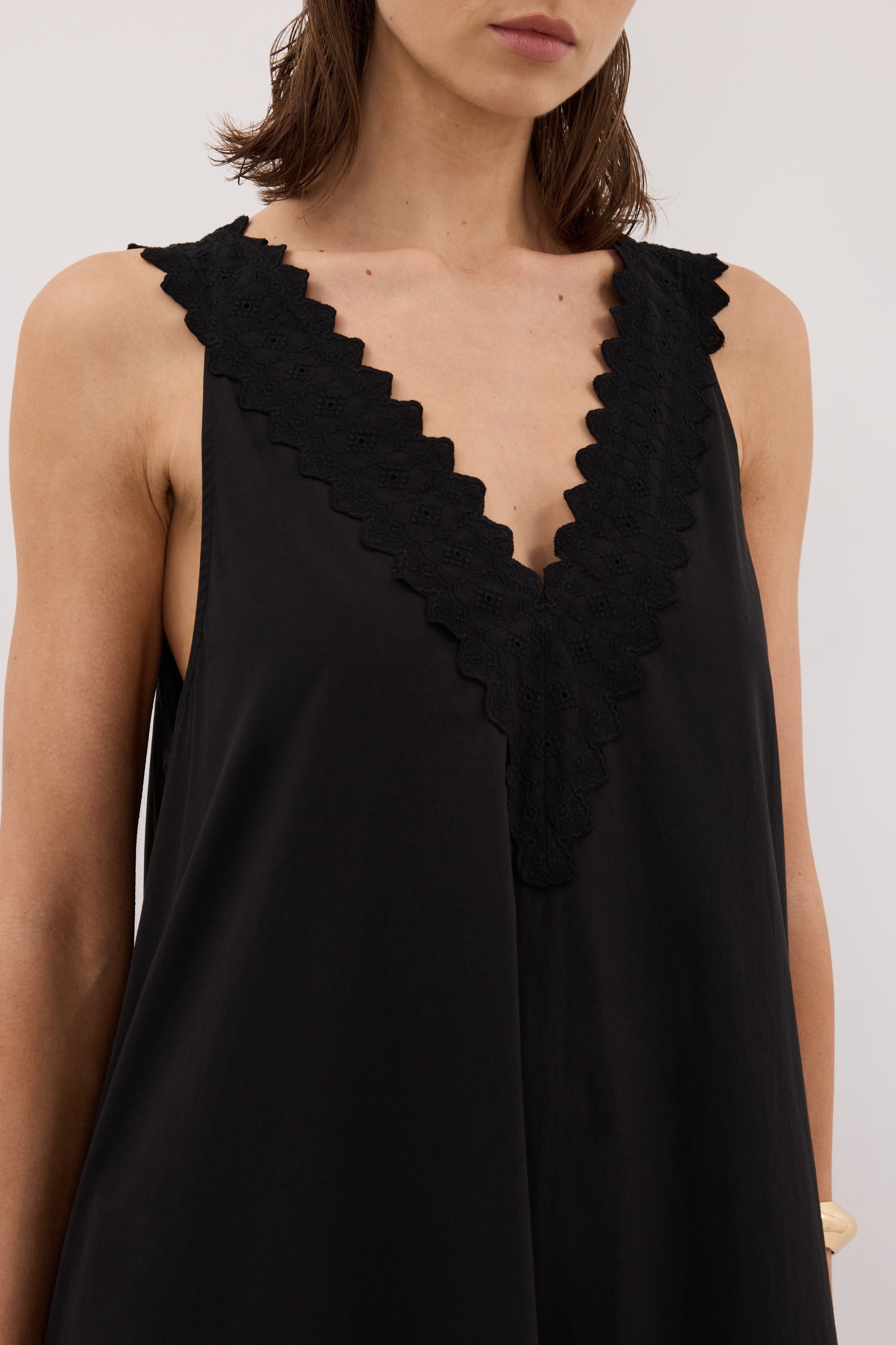 ANNABEL BLACK SLEEVELESS V NECK MIDI DRESS