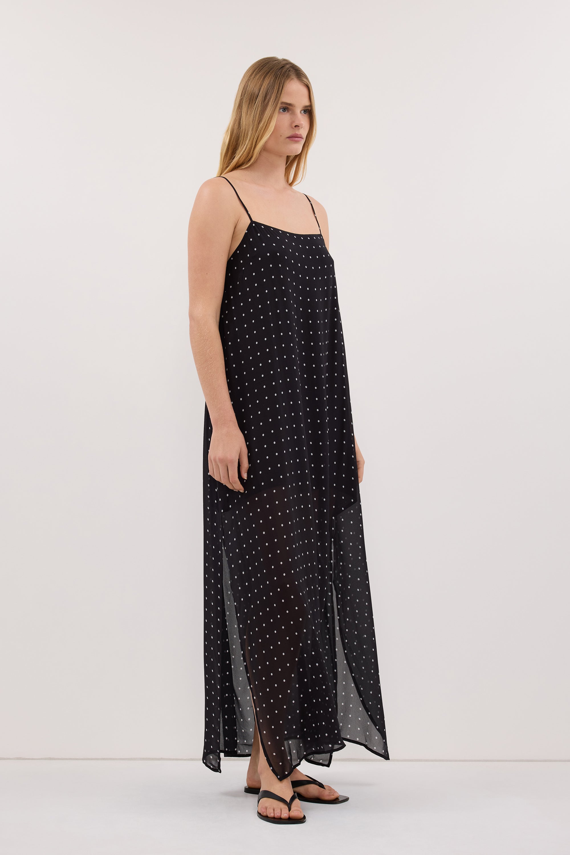 VANESSA BLACK SLEEVELESS MIDI DRESS