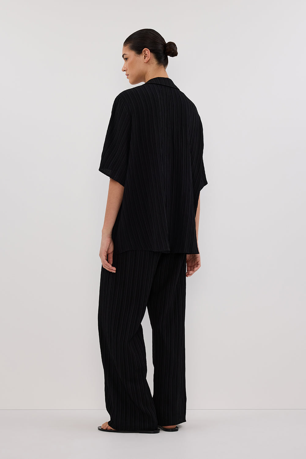 LOZ BLACK SHORT SLEEVE SHIRT