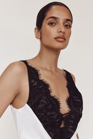 Dressing Up a White Linen Mini Skirt for a Night Out