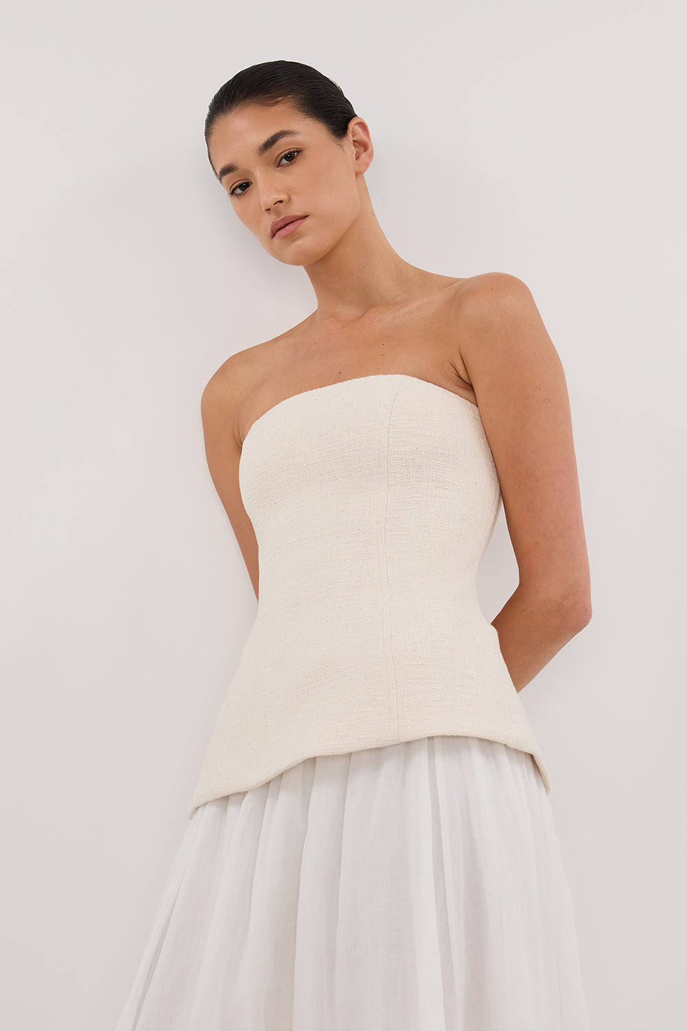 NIA NATURAL STRAPLESS TOP