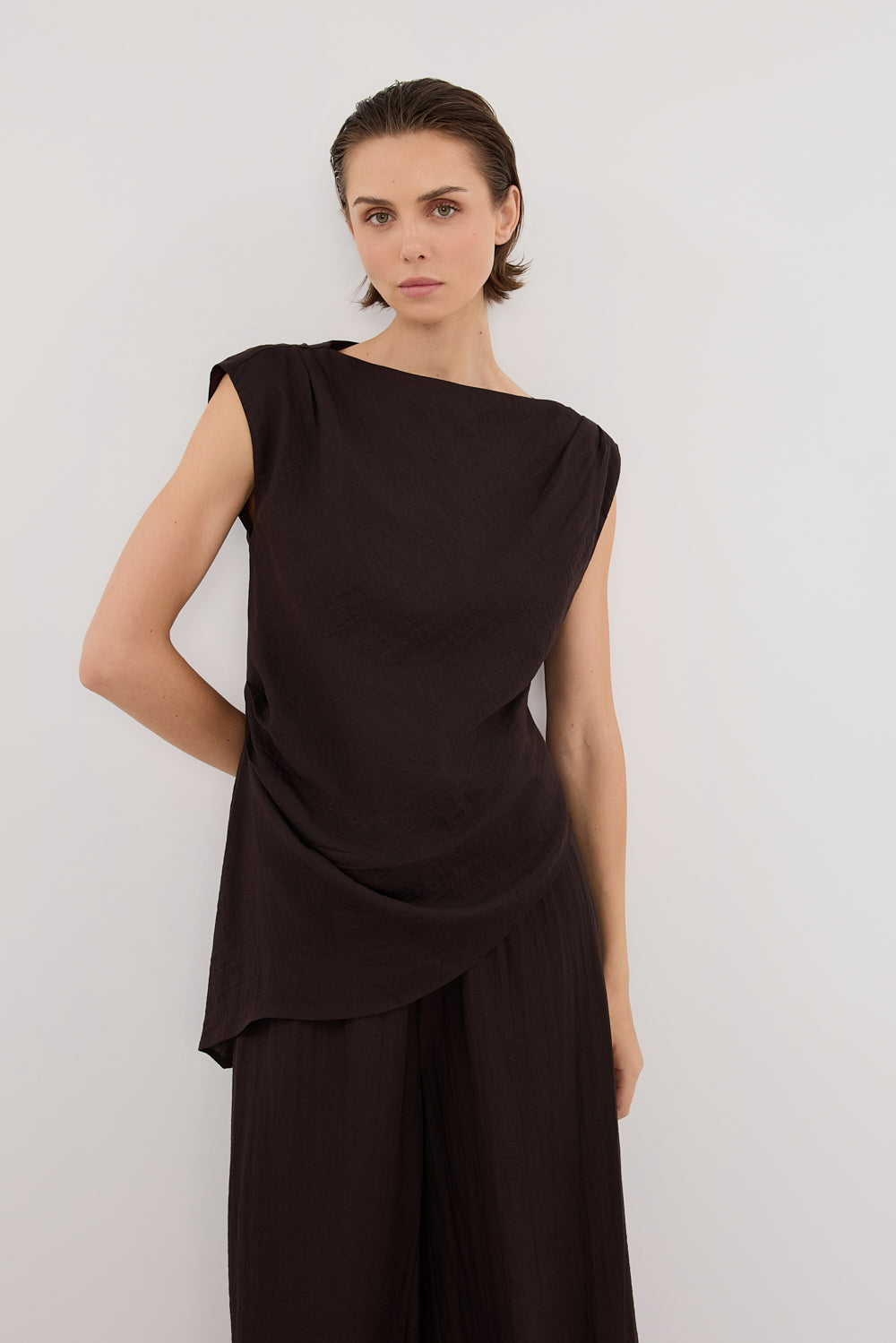 トップス meltthelady neck ribbon tops SHYLA BITTER CHOC ASYMMETRICAL TOP | Dissh