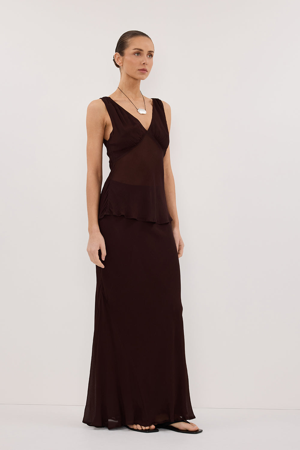 JORJA DARK CHOC SLEEVELESS V NECK TOP