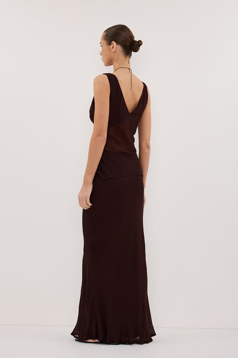 JORJA DARK CHOC SLEEVELESS V NECK TOP