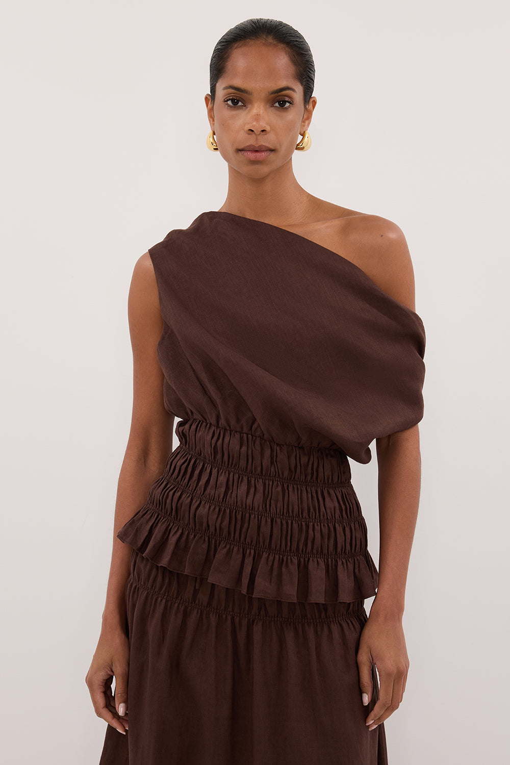 MAIA COCOA SLEEVELESS LINEN SHIRRED TOP