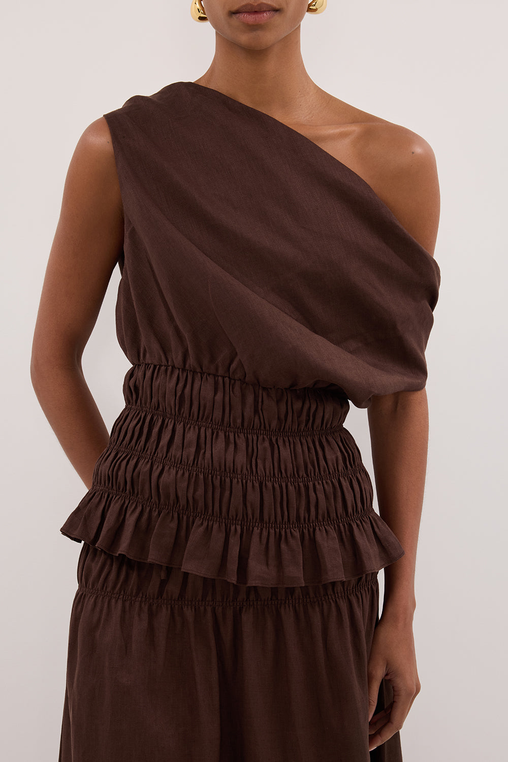 MAIA COCOA SLEEVELESS LINEN SHIRRED TOP