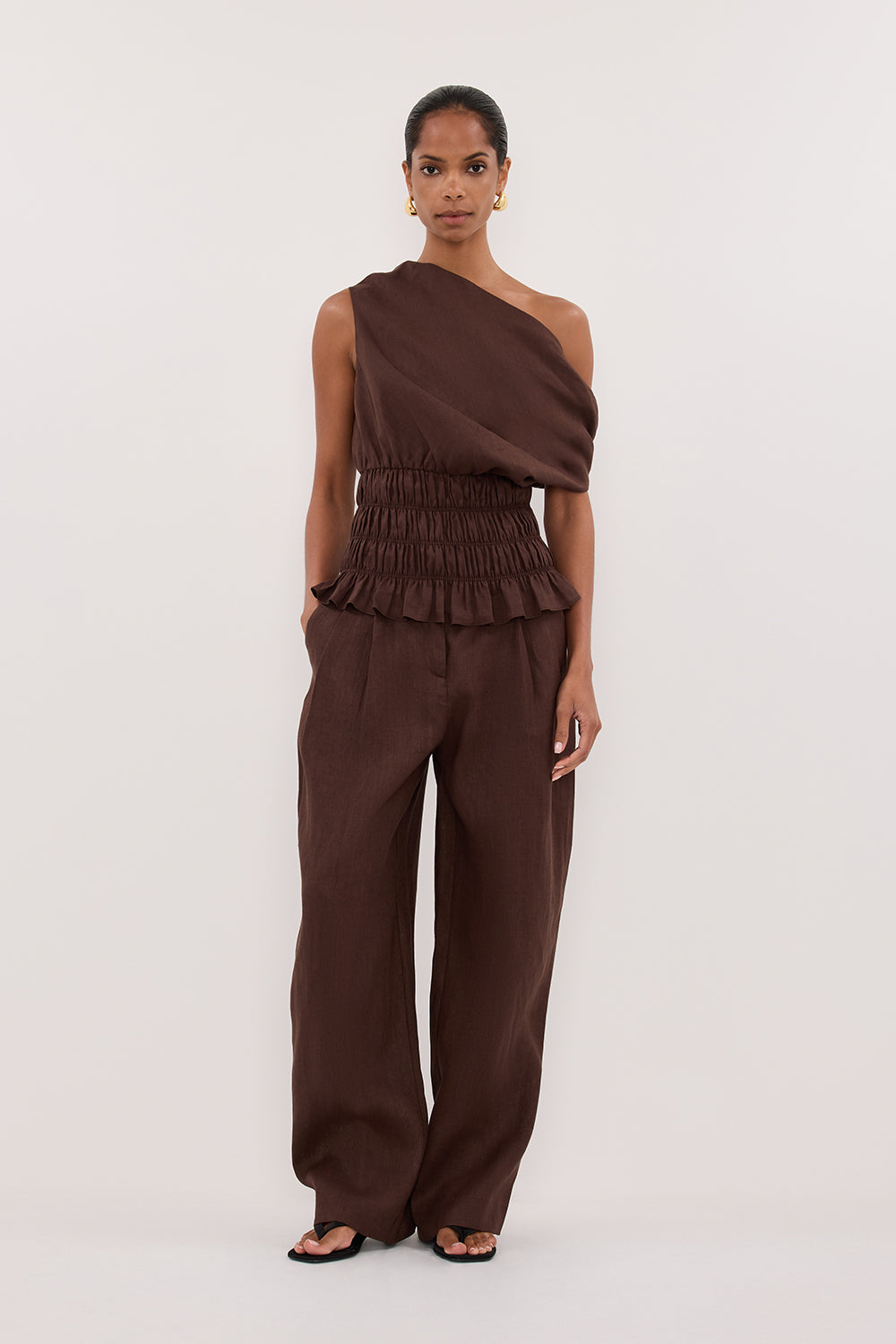 MAIA COCOA LINEN SHIRRED TOP – DISSH