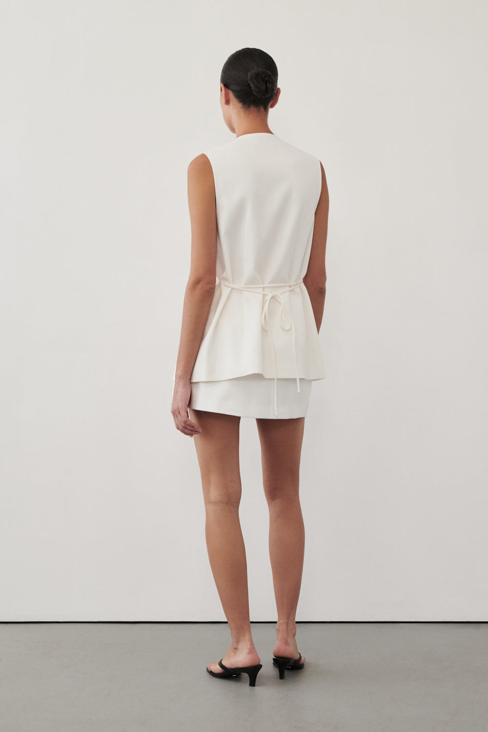 AMERY WHITE SLEEVELESS GOLD BUTTON VEST