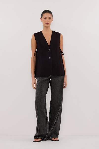 Aude wearing LISE BLACK LOW CUT VEST