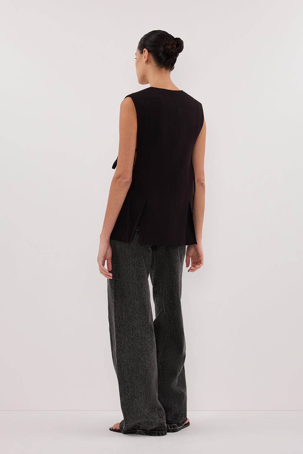 LISE BLACK LOW CUT VEST