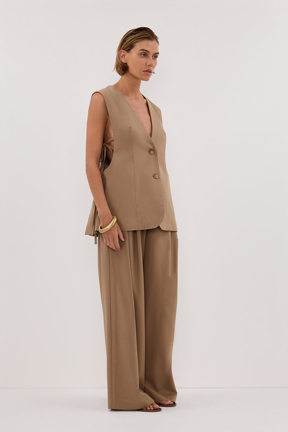 LISE TAN LOW CUT VEST