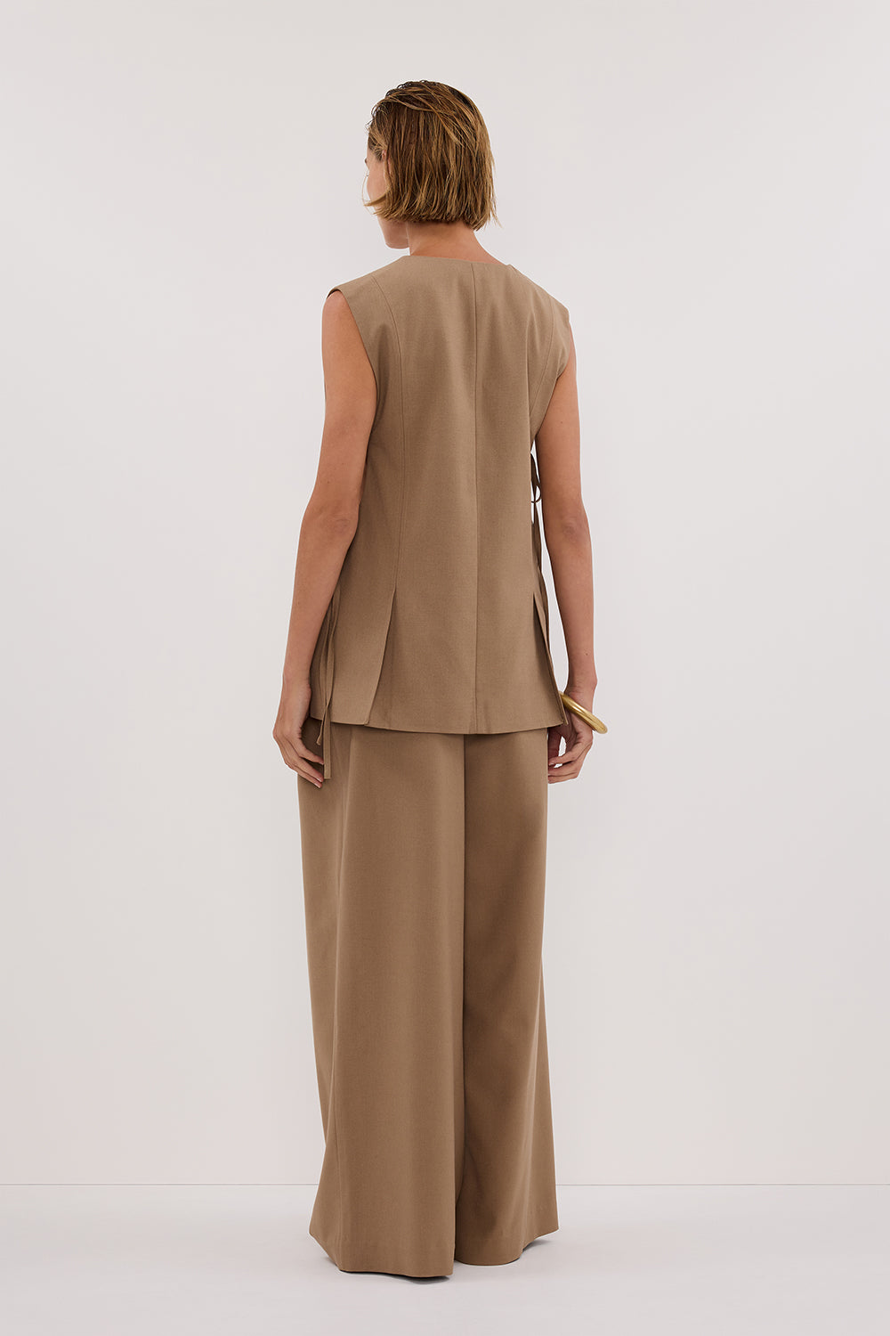 LISE TAN LOW CUT VEST