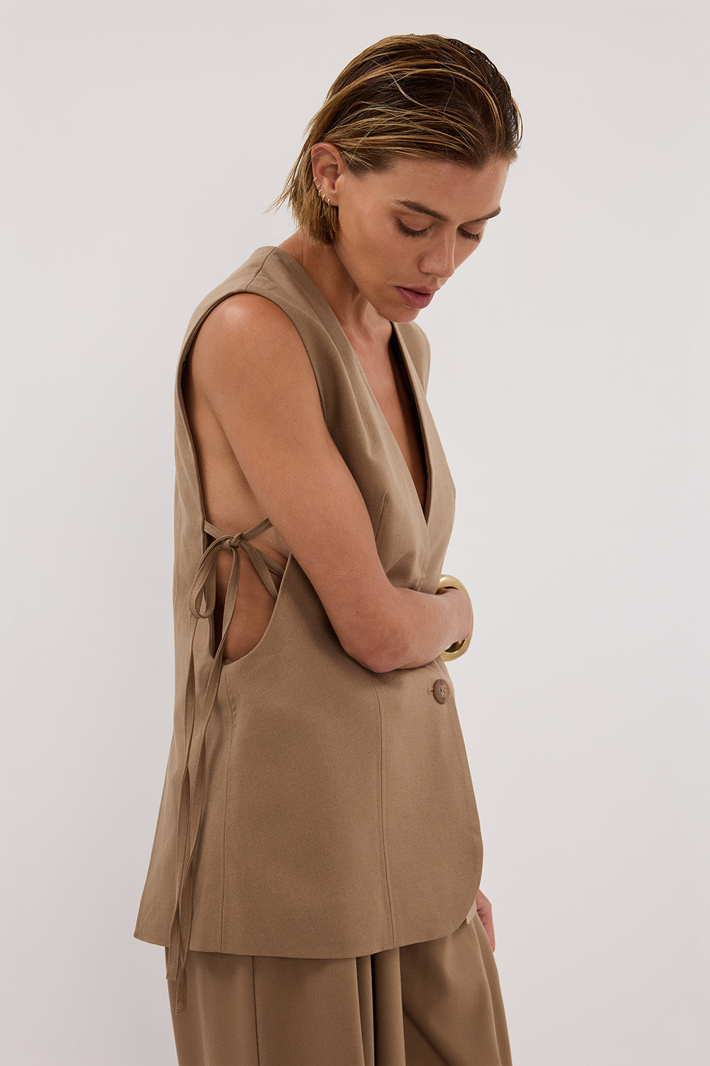 LISE TAN LOW CUT VEST