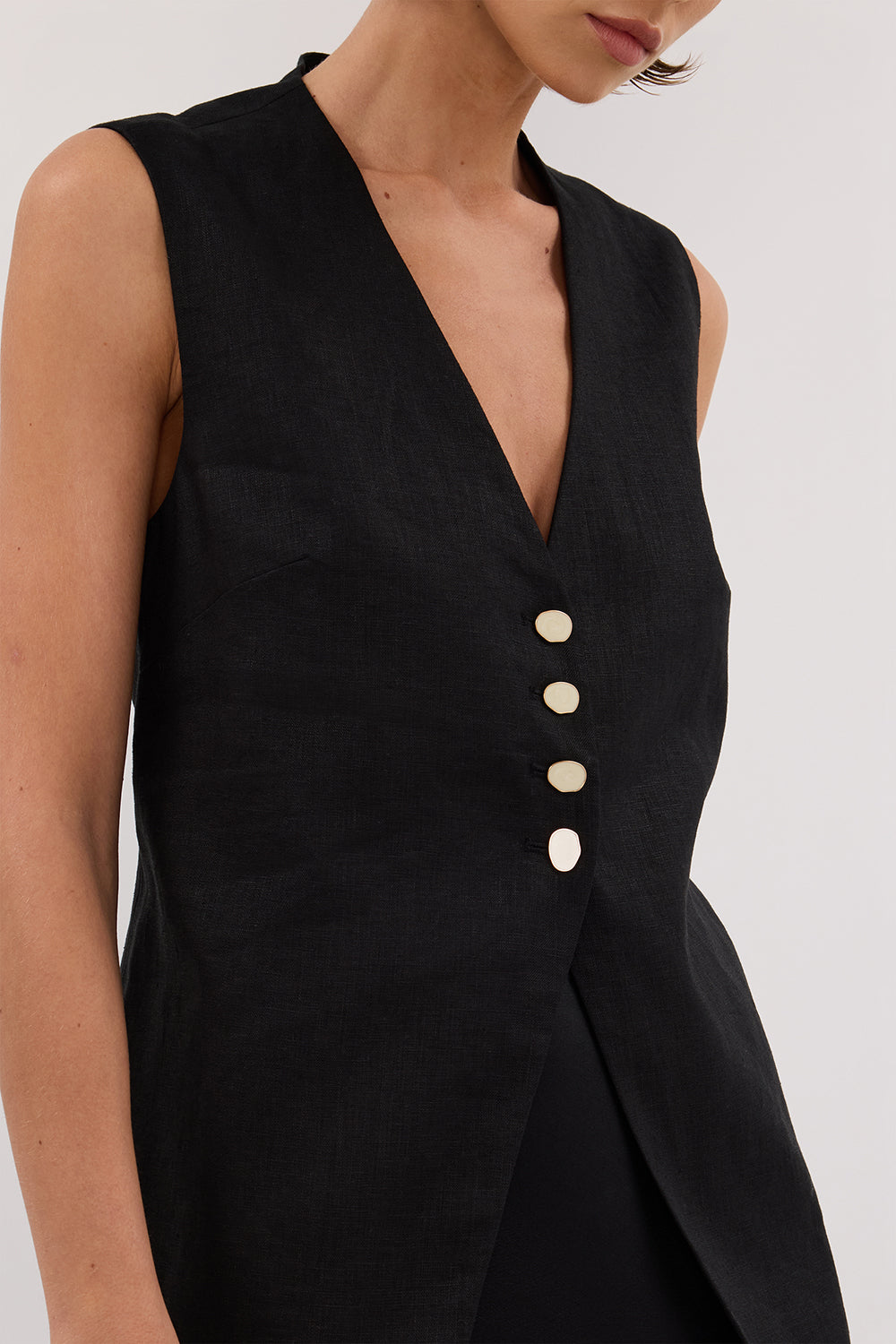 KNOX BLACK LINEN VEST | Dissh