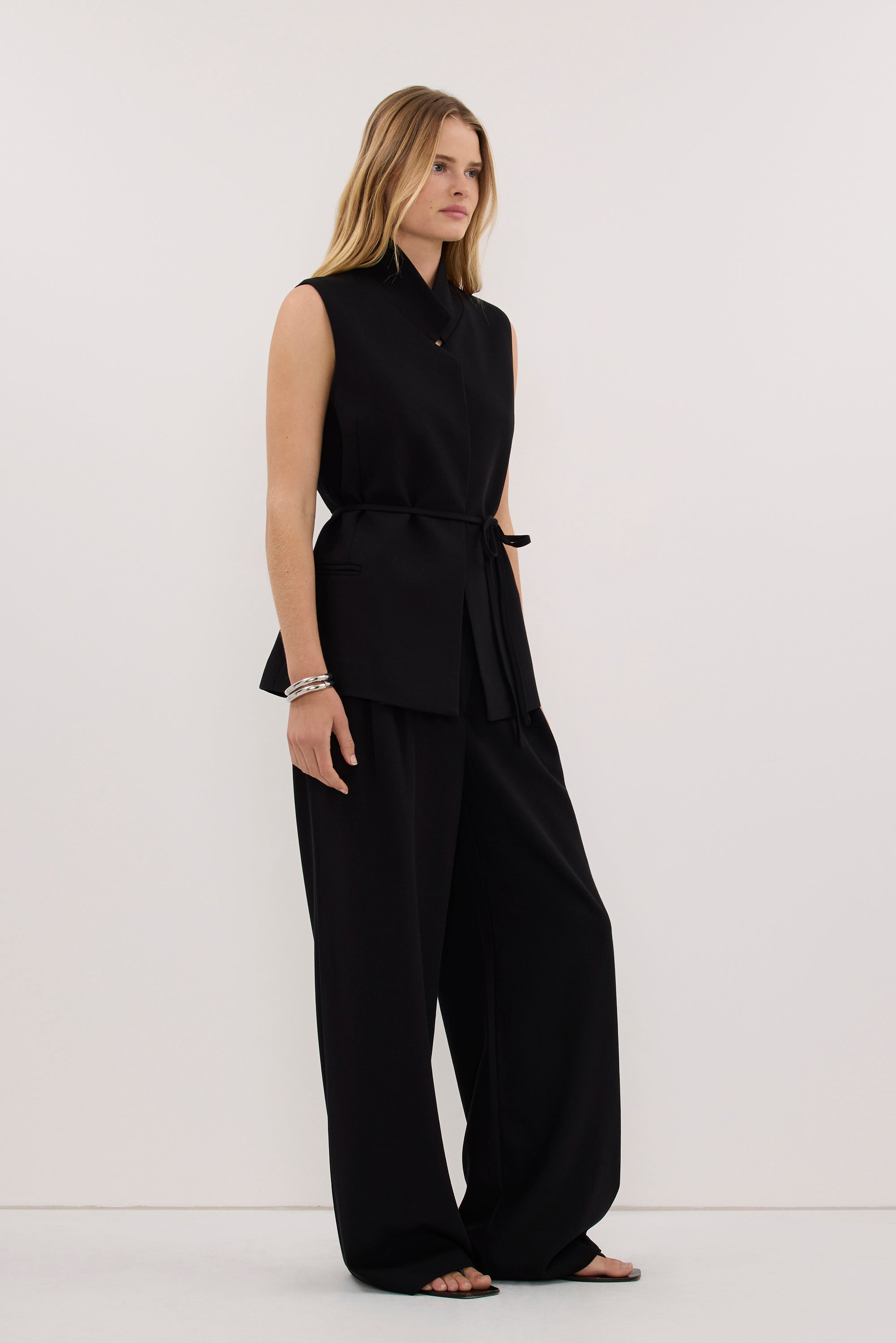 VIDA BLACK STAND COLLAR VEST TOP