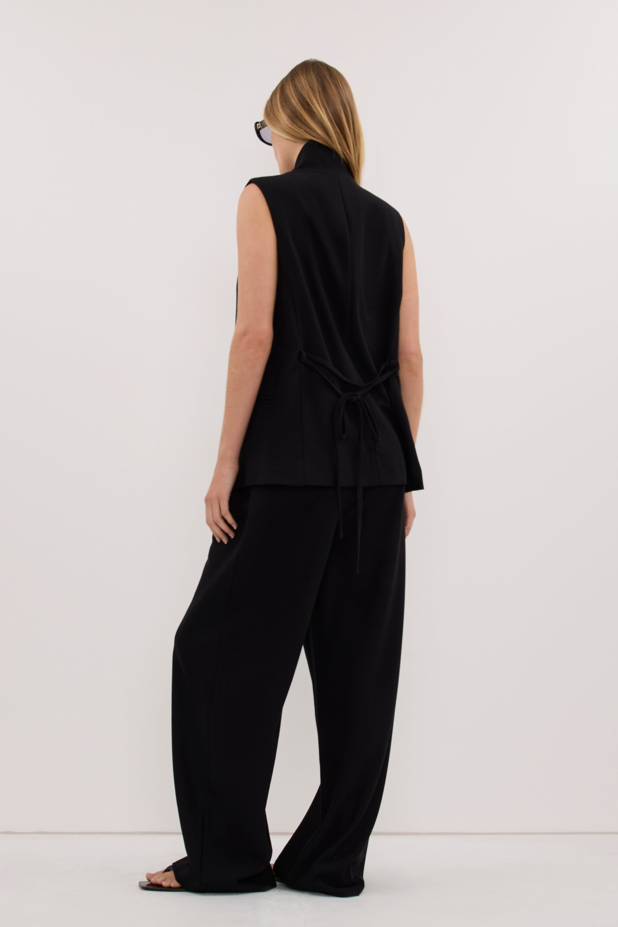 VIDA BLACK STAND COLLAR VEST TOP