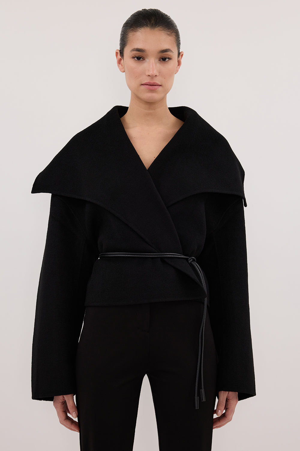 LUCIA BLACK CROPPED COAT – DISSH