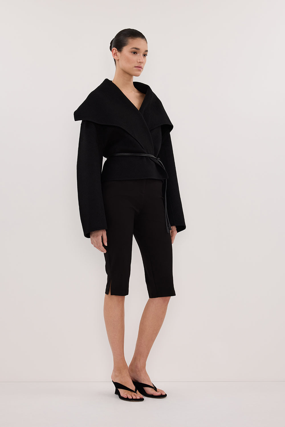 LUCIA BLACK CROPPED COAT – DISSH