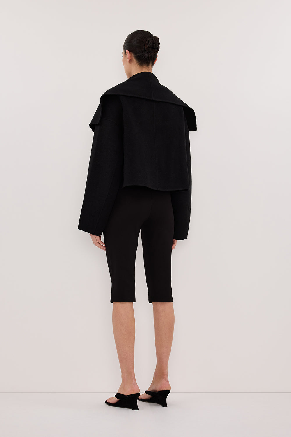 LUCIA BLACK CROPPED COAT – DISSH
